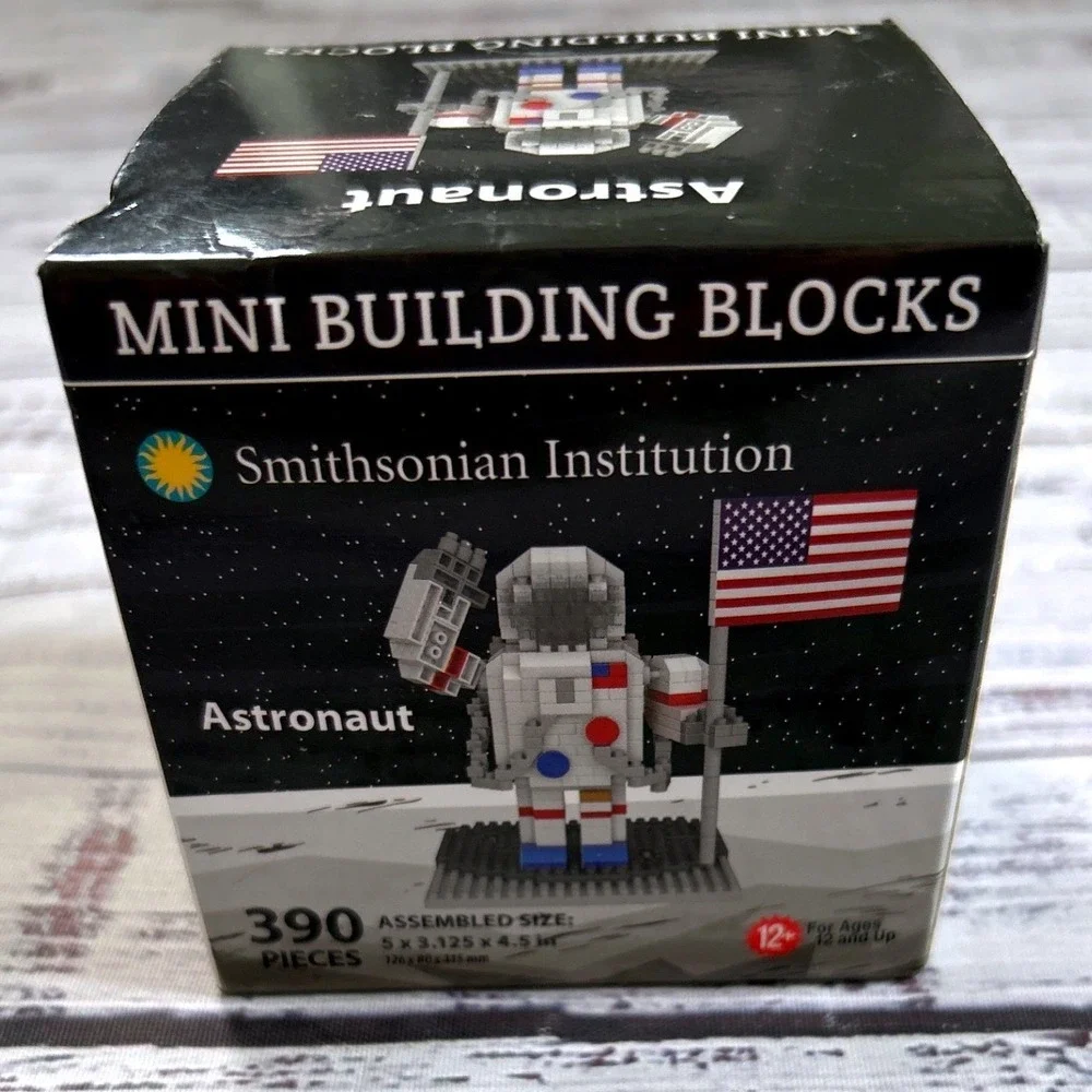 Mini Building Blocks Astronaut Figure Smithsonian Institution 390 Pieces Sealed